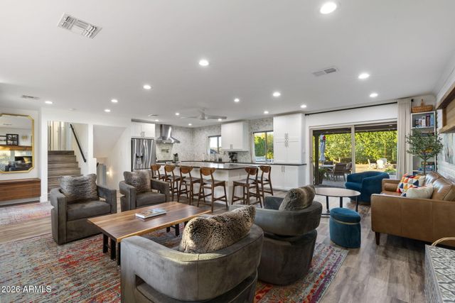 2034 E GLENDALE Avenue, Phoenix, AZ 85020