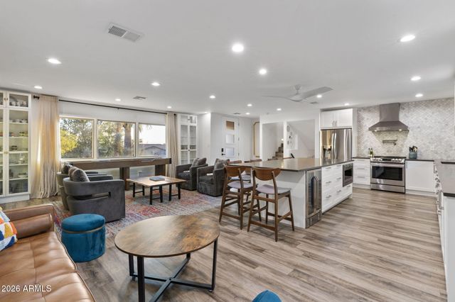 2034 E GLENDALE Avenue, Phoenix, AZ 85020