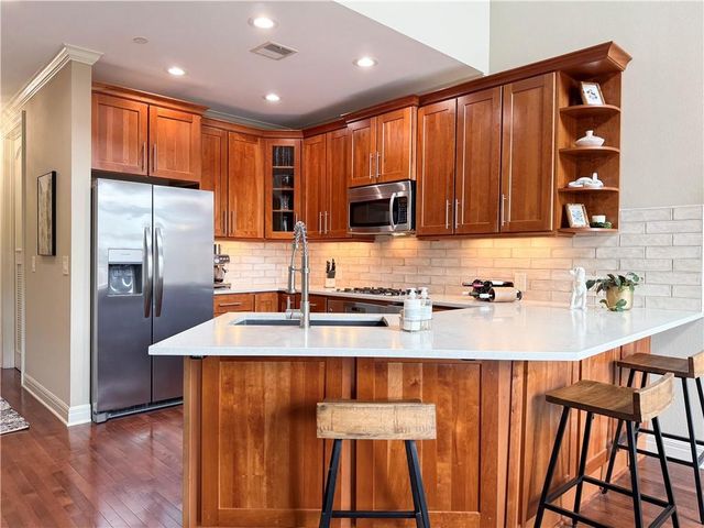 10511 Mission Road 312, Leawood, KS 66206