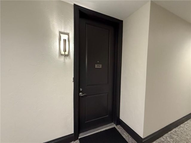 10511 Mission Road 312, Leawood, KS 66206