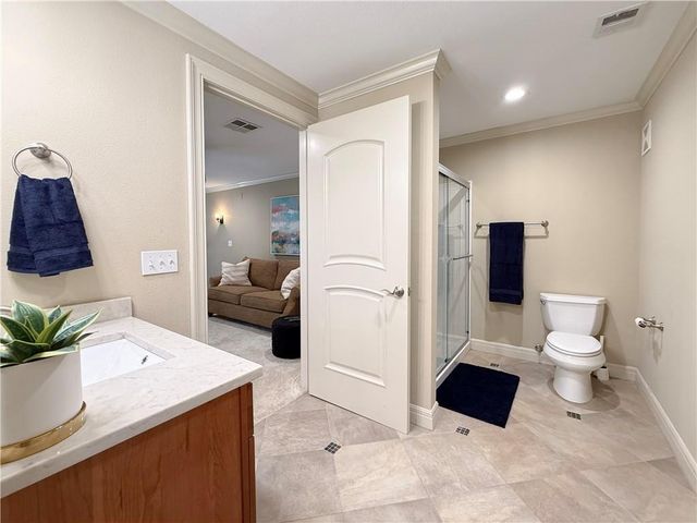 10511 Mission Road 312, Leawood, KS 66206