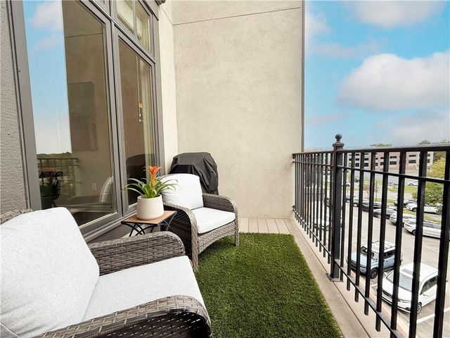 10511 Mission Road 312, Leawood, KS 66206