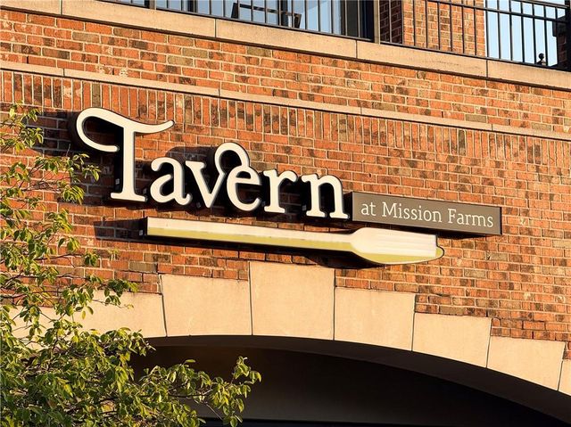 10511 Mission Road 312, Leawood, KS 66206