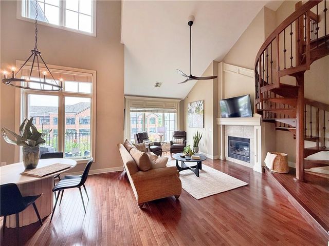 10511 Mission Road 312, Leawood, KS 66206