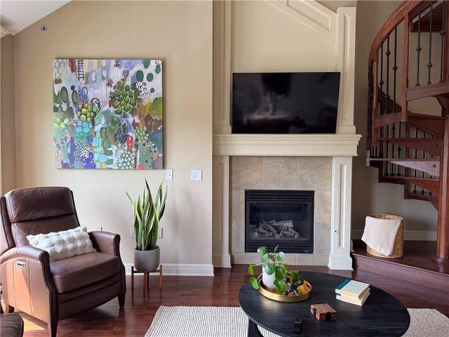 10511 Mission Road 312, Leawood, KS 66206