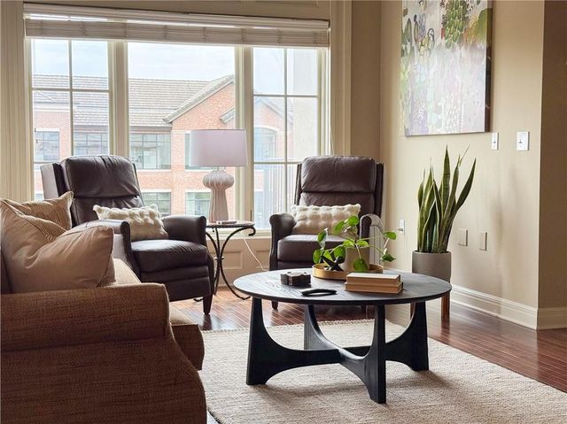 10511 Mission Road 312, Leawood, KS 66206