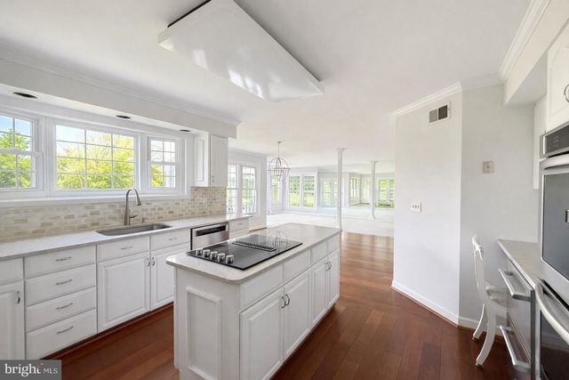 6181 SNOWHILL CT, Centreville, VA 20120