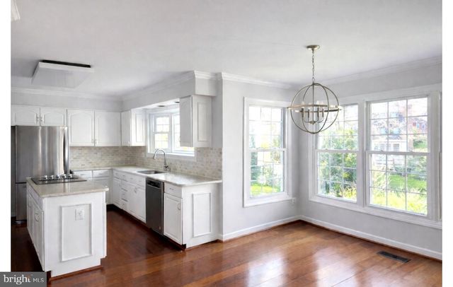 6181 SNOWHILL CT, Centreville, VA 20120