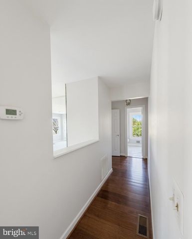 6181 SNOWHILL CT, Centreville, VA 20120