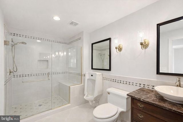 6181 SNOWHILL CT, Centreville, VA 20120