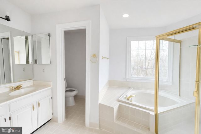 6181 SNOWHILL CT, Centreville, VA 20120