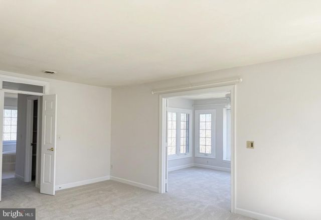 6181 SNOWHILL CT, Centreville, VA 20120