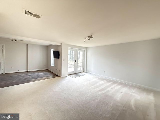 6181 SNOWHILL CT, Centreville, VA 20120