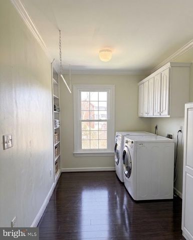 6181 SNOWHILL CT, Centreville, VA 20120