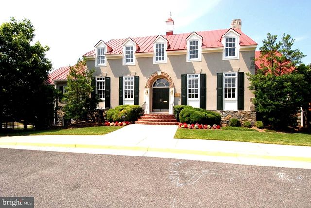 6181 SNOWHILL CT, Centreville, VA 20120