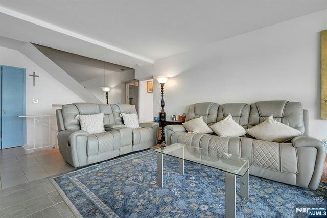 4 Horizon 805, Fort Lee, NJ 07024