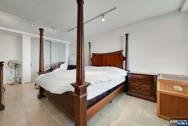 4 Horizon 805, Fort Lee, NJ 07024