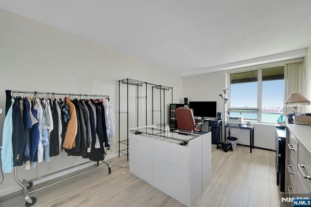 4 Horizon 805, Fort Lee, NJ 07024