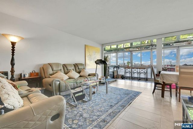 4 Horizon 805, Fort Lee, NJ 07024