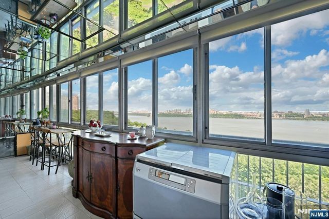 4 Horizon 805, Fort Lee, NJ 07024