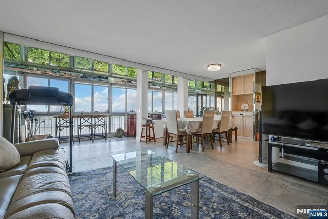 4 Horizon 805, Fort Lee, NJ 07024
