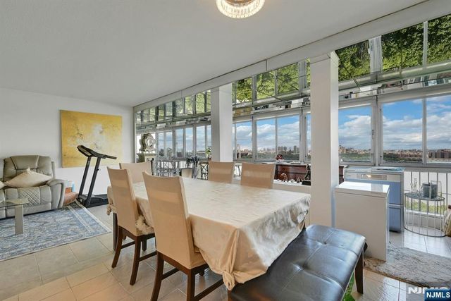 4 Horizon 805, Fort Lee, NJ 07024