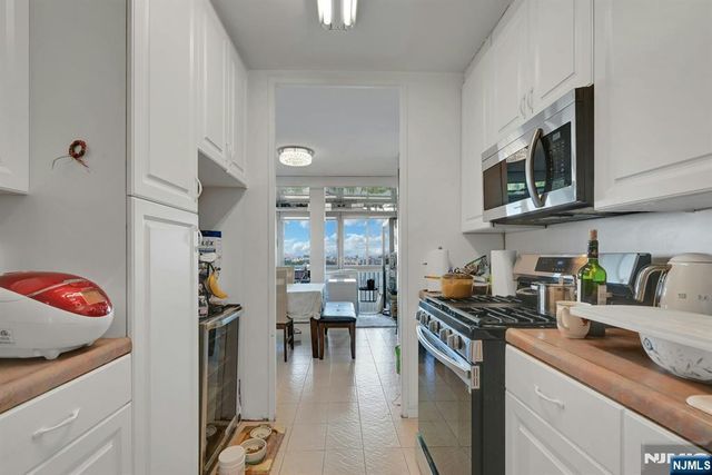 4 Horizon 805, Fort Lee, NJ 07024