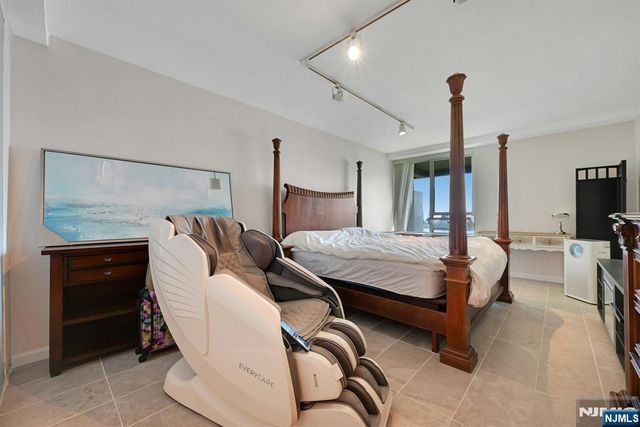 4 Horizon 805, Fort Lee, NJ 07024
