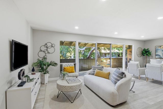 150 Saratoga Avenue 322, Santa Clara, CA 95051