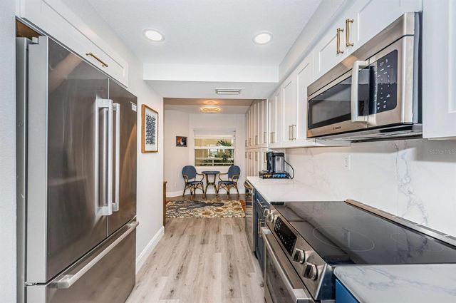 6105 BAHIA DEL MAR CIRCLE 287, St Petersburg, FL 33715