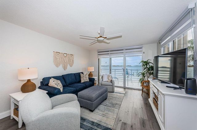 6105 BAHIA DEL MAR CIRCLE 287, St Petersburg, FL 33715