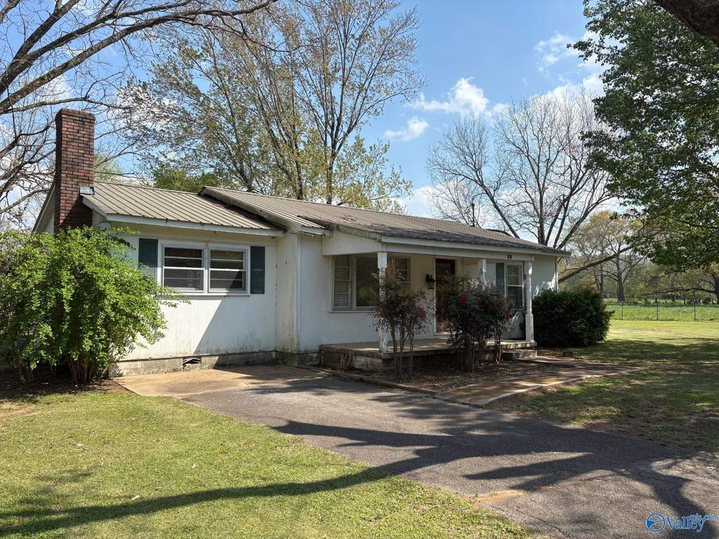 619 Clemons Road, Scottsboro, AL 35769