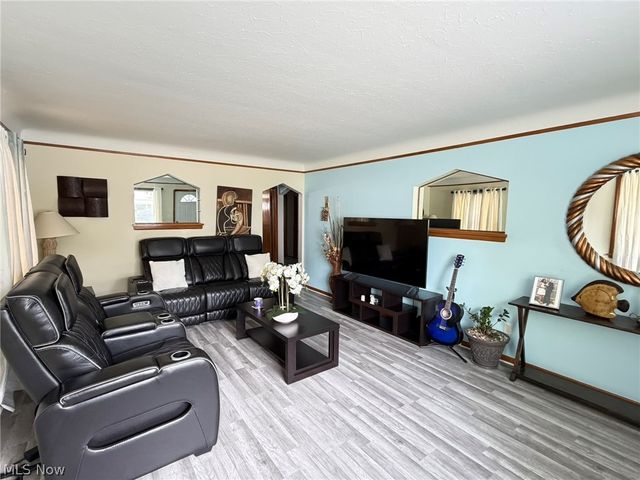 6706 Gilbert Avenue, Parma, OH 44129