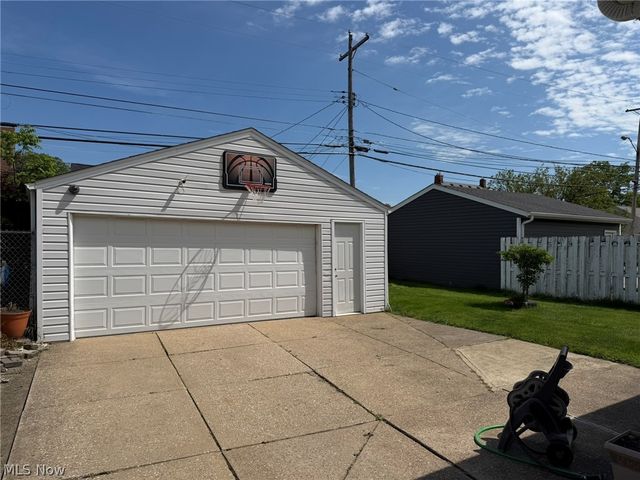 6706 Gilbert Avenue, Parma, OH 44129