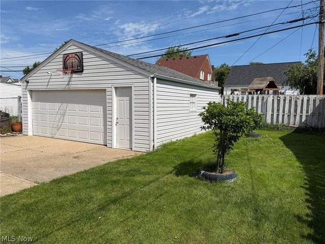6706 Gilbert Avenue, Parma, OH 44129