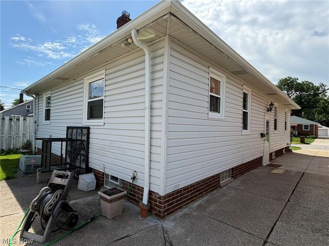 6706 Gilbert Avenue, Parma, OH 44129