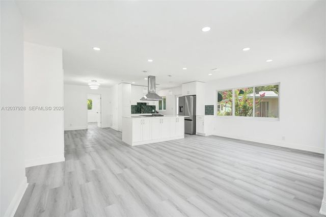 2343 NW 28th St, Oakland Park, FL 33311
