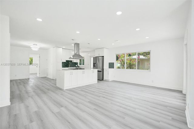 2343 NW 28th St, Oakland Park, FL 33311