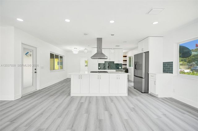 2343 NW 28th St, Oakland Park, FL 33311
