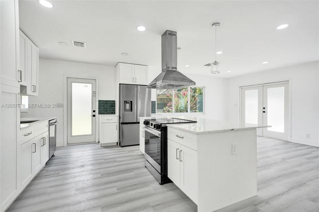 2343 NW 28th St, Oakland Park, FL 33311