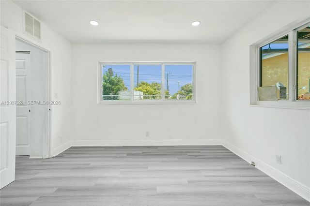 2343 NW 28th St, Oakland Park, FL 33311