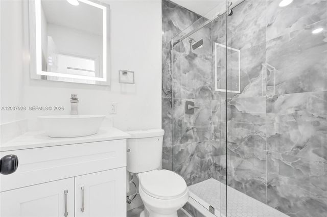 2343 NW 28th St, Oakland Park, FL 33311