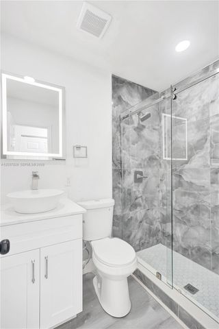 2343 NW 28th St, Oakland Park, FL 33311