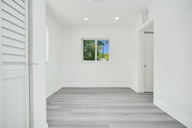 2343 NW 28th St, Oakland Park, FL 33311