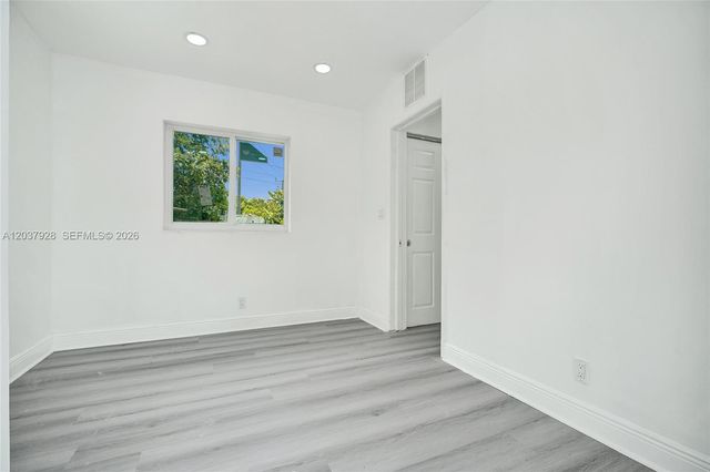 2343 NW 28th St, Oakland Park, FL 33311