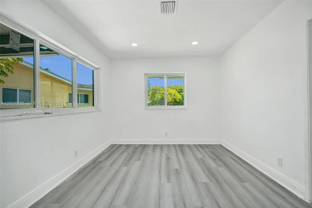 2343 NW 28th St, Oakland Park, FL 33311