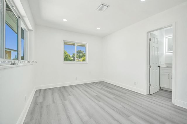 2343 NW 28th St, Oakland Park, FL 33311