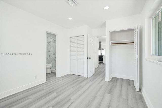 2343 NW 28th St, Oakland Park, FL 33311