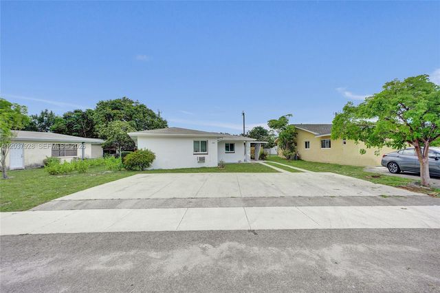 2343 NW 28th St, Oakland Park, FL 33311
