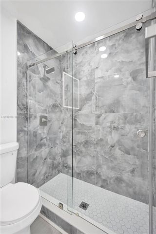 2343 NW 28th St, Oakland Park, FL 33311